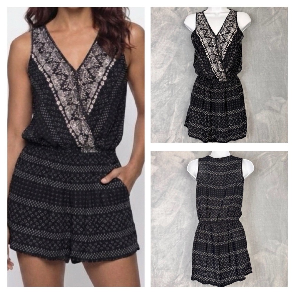 Mossimo Romper Women XS Black Geometric Floral V-Neck Sleeveless Boho Summer